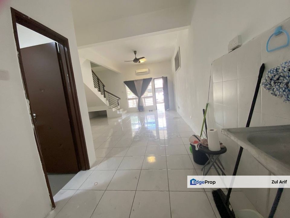 Double Storey Taman Desiran Bayu, Puchong, Selangor, Puchong