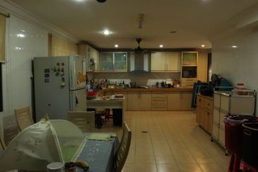 Jalan Suasana, Bandar Tun Hussein Onn