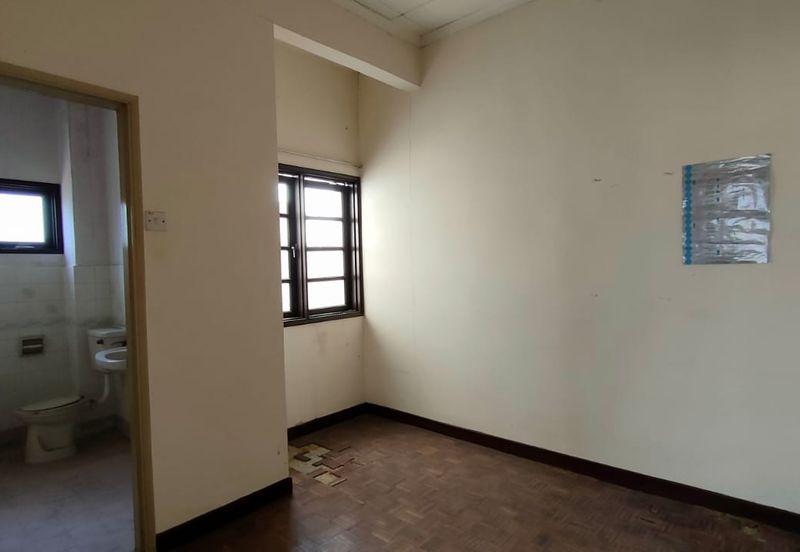 Jalan Suasana, Bandar Tun Hussein Onn