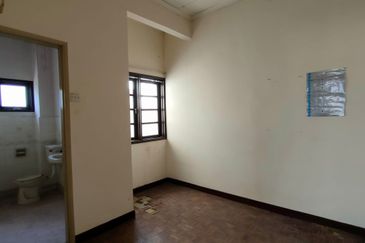 Jalan Suasana, Bandar Tun Hussein Onn