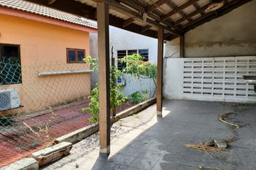 Jalan Suasana, Bandar Tun Hussein Onn