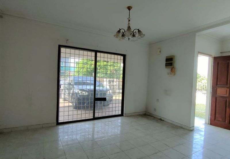 Jalan Suasana, Bandar Tun Hussein Onn