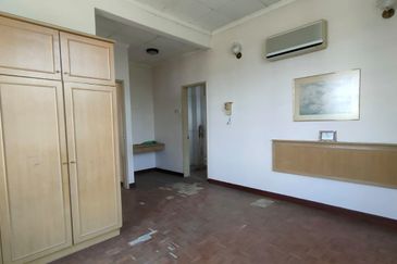 Jalan Suasana, Bandar Tun Hussein Onn