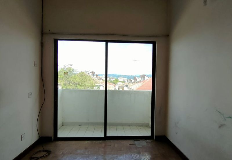 Jalan Suasana, Bandar Tun Hussein Onn