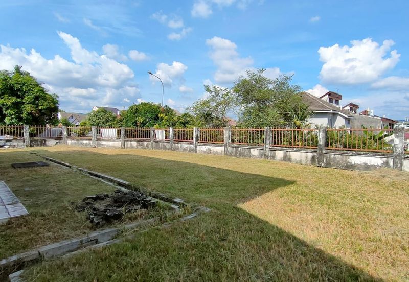 Jalan Suasana, Bandar Tun Hussein Onn