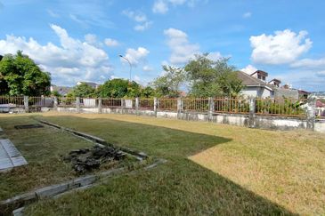 Jalan Suasana, Bandar Tun Hussein Onn