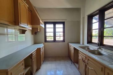 Jalan Suasana, Bandar Tun Hussein Onn