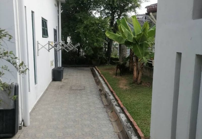 Jalan Suasana, Bandar Tun Hussein Onn