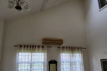 Jalan Suasana, Bandar Tun Hussein Onn