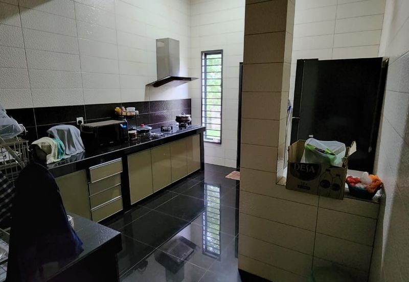 Jalan Suasana, Bandar Tun Hussein Onn