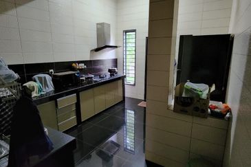 Jalan Suasana, Bandar Tun Hussein Onn