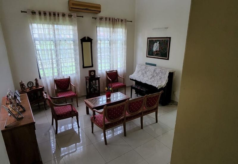 Jalan Suasana, Bandar Tun Hussein Onn