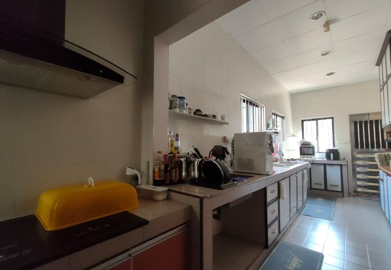 Jalan Suasana, Bandar Tun Hussein Onn