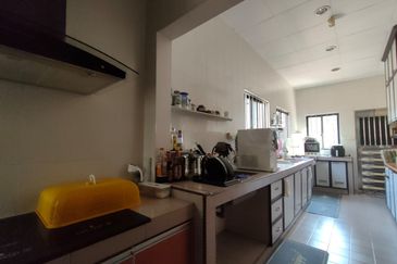 Jalan Suasana, Bandar Tun Hussein Onn