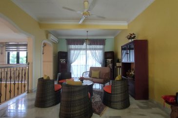 Jalan Suasana, Bandar Tun Hussein Onn