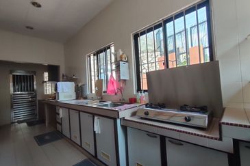 Jalan Suasana, Bandar Tun Hussein Onn