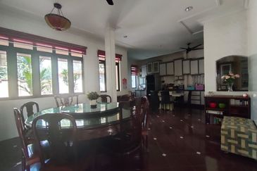 Jalan Suasana, Bandar Tun Hussein Onn