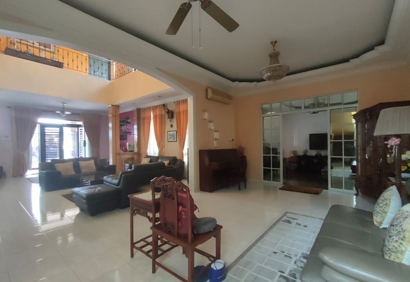 Jalan Suasana, Bandar Tun Hussein Onn