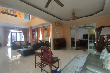 Jalan Suasana, Bandar Tun Hussein Onn