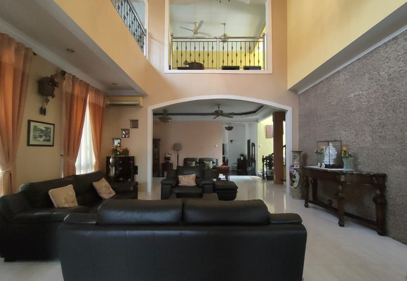 Jalan Suasana, Bandar Tun Hussein Onn