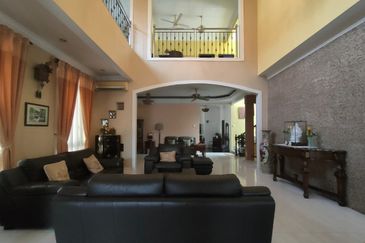 Jalan Suasana, Bandar Tun Hussein Onn