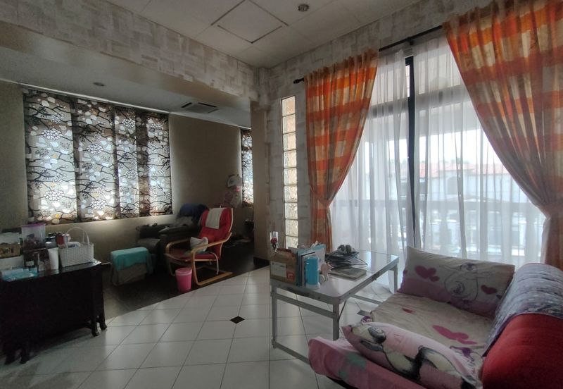 Jalan Suasana, Bandar Tun Hussein Onn