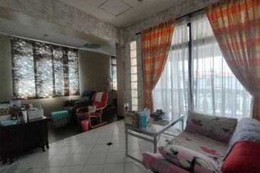 Jalan Suasana, Bandar Tun Hussein Onn