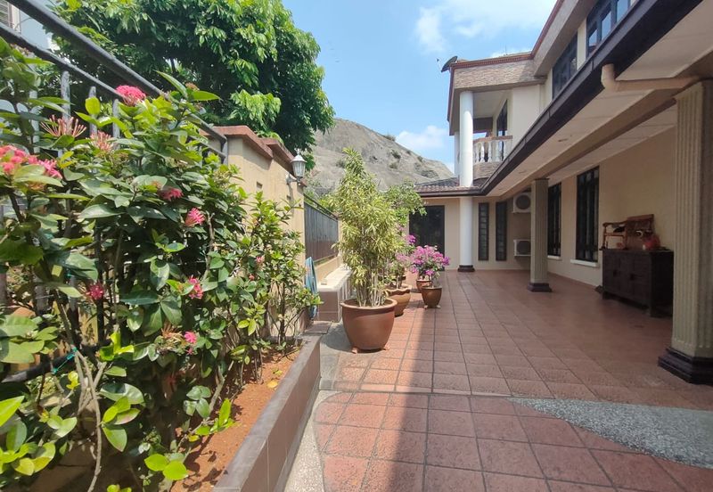 Jalan Suasana, Bandar Tun Hussein Onn