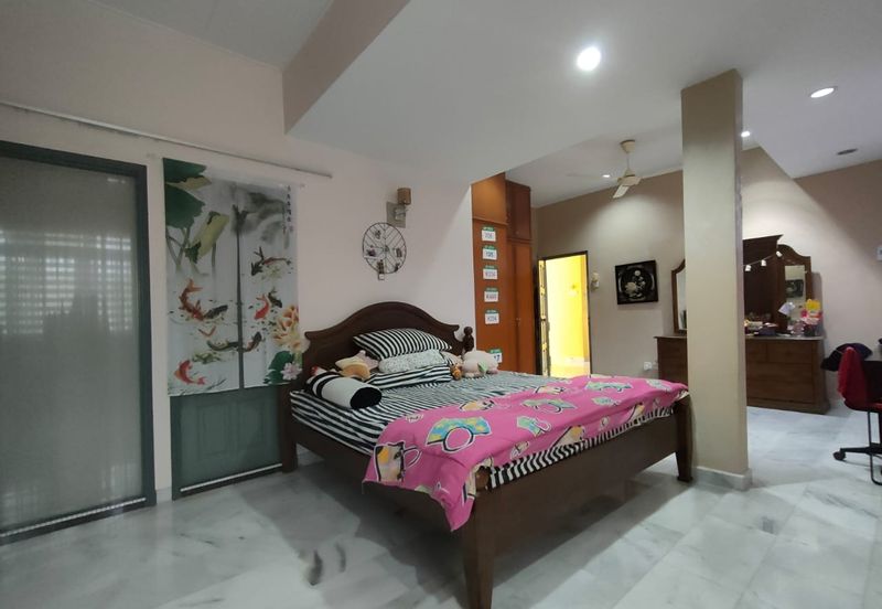 Jalan Suasana, Bandar Tun Hussein Onn