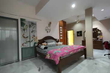 Jalan Suasana, Bandar Tun Hussein Onn