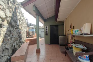 Jalan Suasana, Bandar Tun Hussein Onn