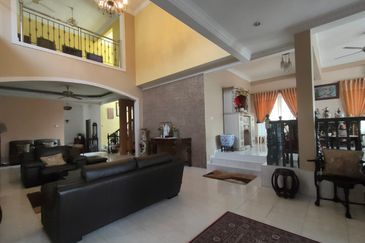 Jalan Suasana, Bandar Tun Hussein Onn