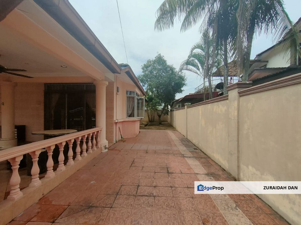 (RENOVATED UNIT) 1.5 Storey Bungalow Taman Tasik Semenyih, Semenyih, Selangor, Semenyih