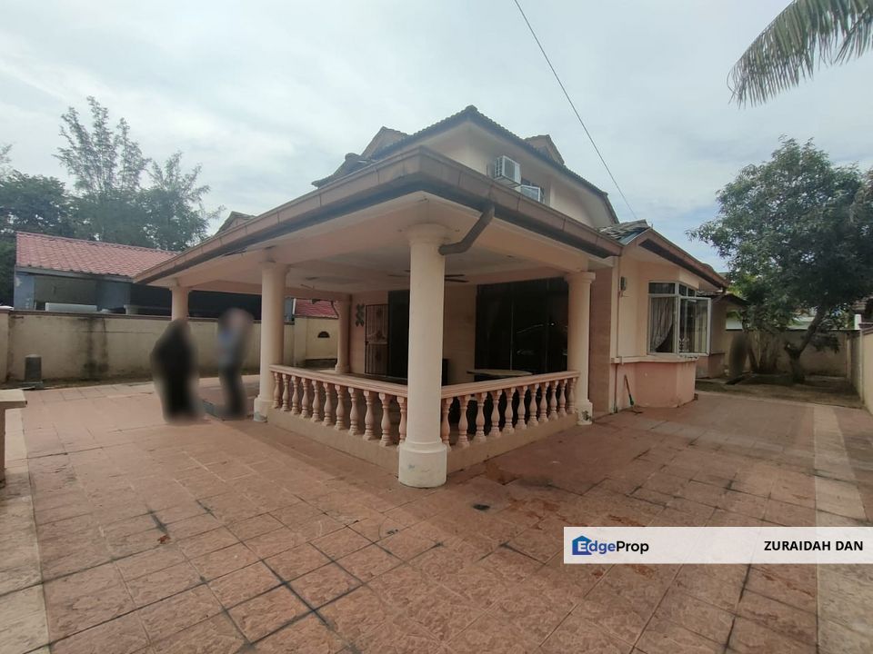 (RENOVATED UNIT) 1.5 Storey Bungalow Taman Tasik Semenyih, Semenyih, Selangor, Semenyih