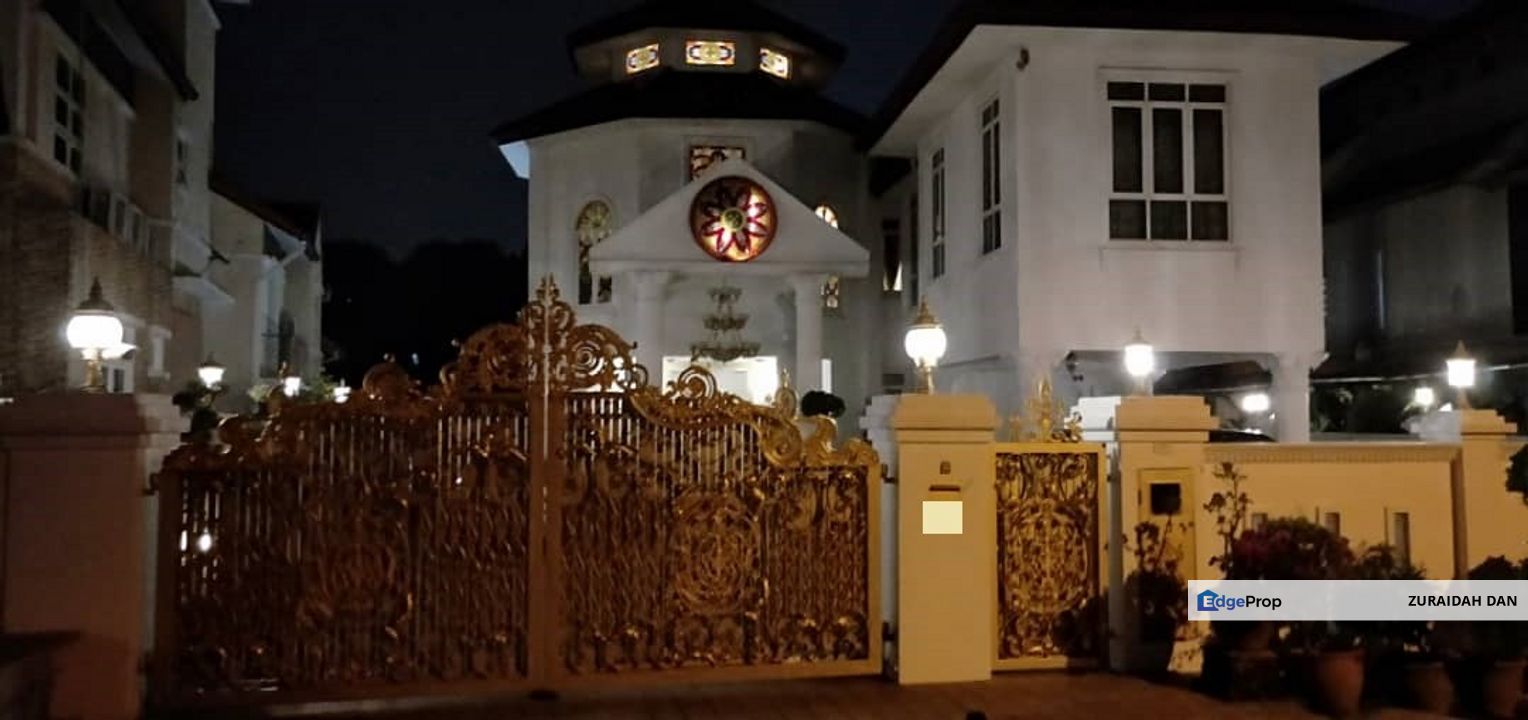 ITALIAN STYLE HOUSE WITH POOL! 3 Storey Bungalow @ Seksyen 8, Shah Alam, Selangor, Shah Alam