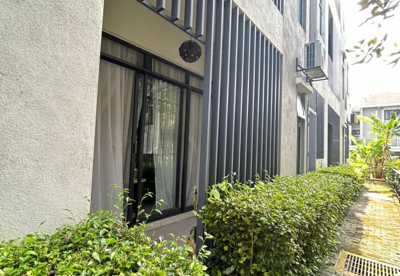 Crescent Park Townvilla