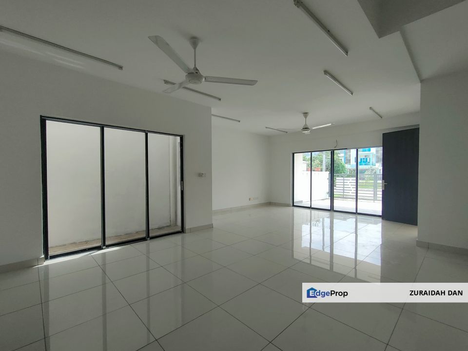FACING OPEN! 3 Storey Terrace @ The Clover Homes, Semenyih, Selangor, Semenyih