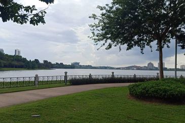 2.824 Acres Lakefront Commercial Land @ Perdana Lakeview East, Cyberjaya