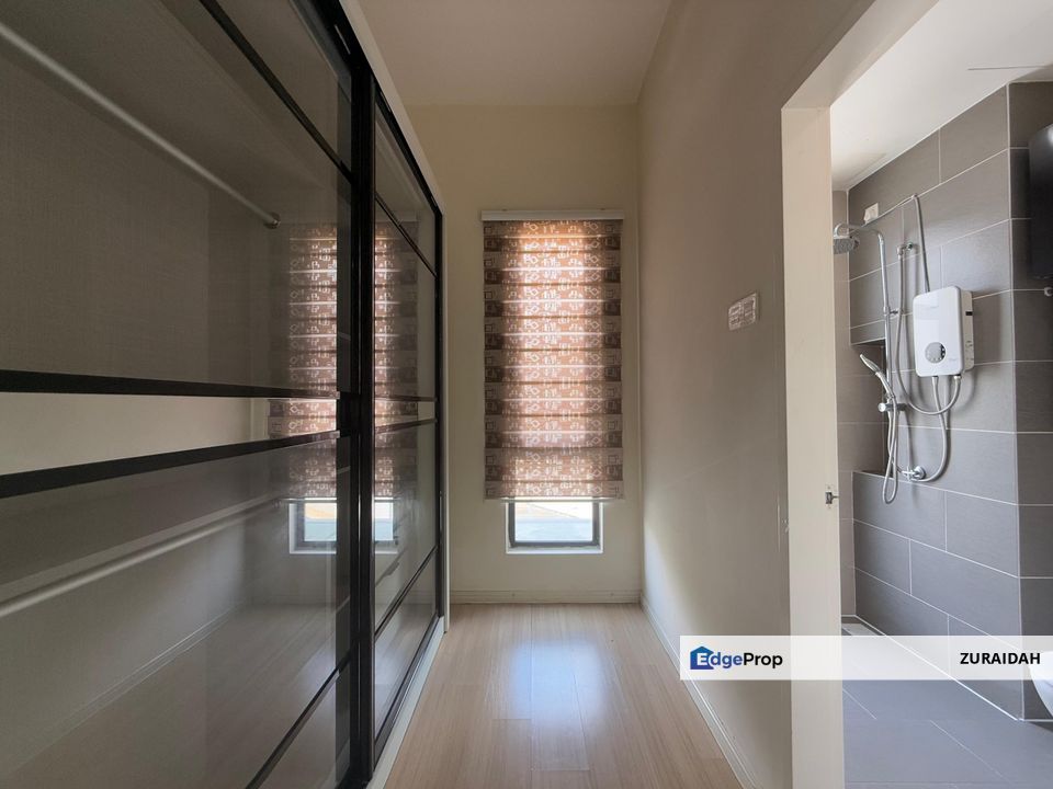 (FULLY FURNISHED) End Lot & Lower Unit! Crescent Park Townhouse, Bandar Bukit Mahkota, Selangor, Bangi