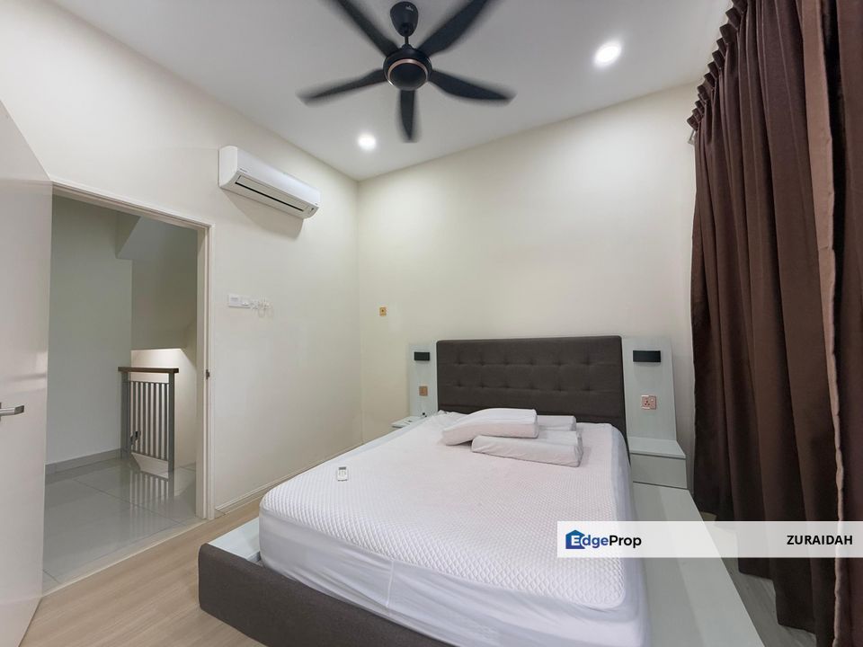 (FULLY FURNISHED) End Lot & Lower Unit! Crescent Park Townhouse, Bandar Bukit Mahkota, Selangor, Bangi