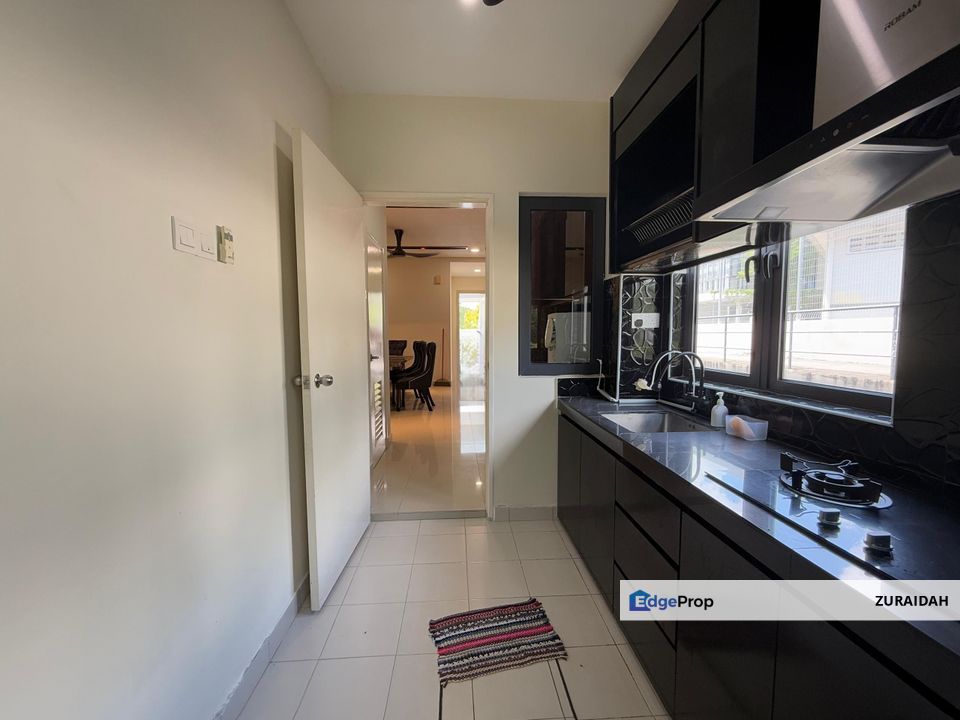 (FULLY FURNISHED) End Lot & Lower Unit! Crescent Park Townhouse, Bandar Bukit Mahkota, Selangor, Bangi