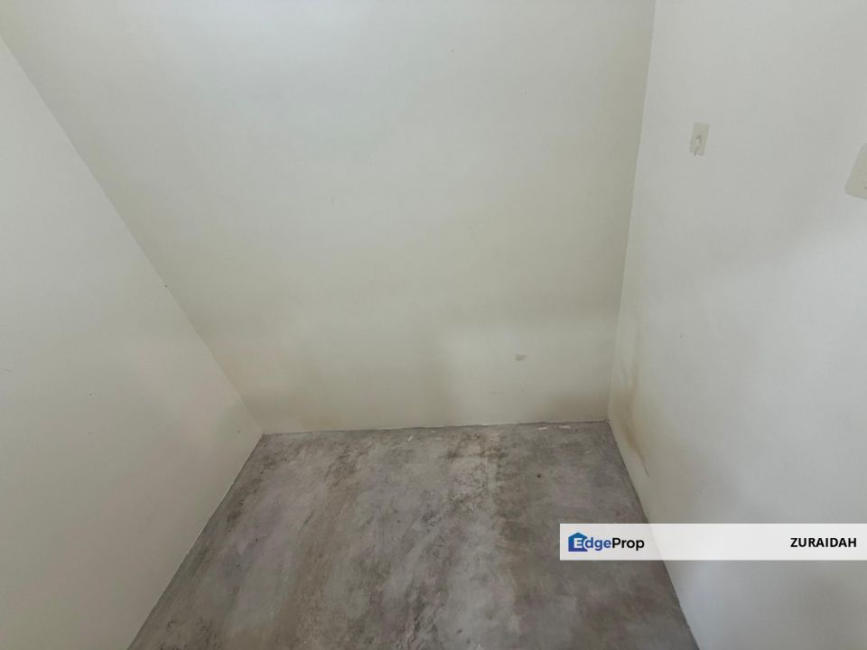 (FULLY FURNISHED) End Lot & Lower Unit! Crescent Park Townhouse, Bandar Bukit Mahkota, Selangor, Bangi