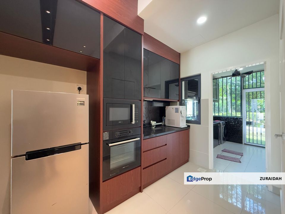 (FULLY FURNISHED) End Lot & Lower Unit! Crescent Park Townhouse, Bandar Bukit Mahkota, Selangor, Bangi