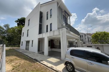 Crescent Park Townvilla