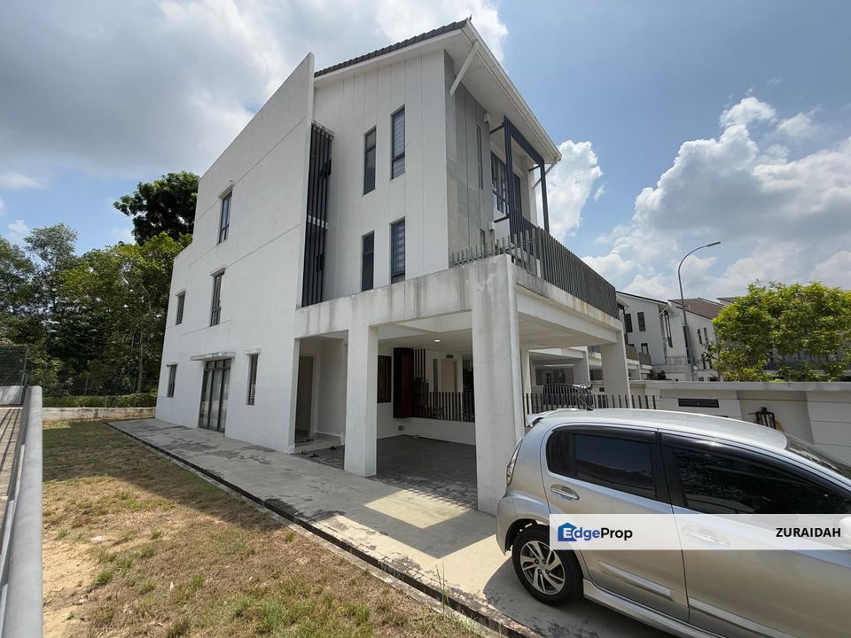 (FULLY FURNISHED) End Lot & Lower Unit! Crescent Park Townhouse, Bandar Bukit Mahkota, Selangor, Bangi