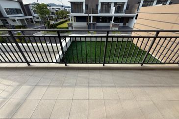 SPECIAL PRICE! NEW PHASE! Upper Unit Townvilla @ Semenyih