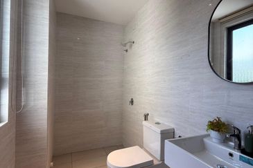 SPECIAL PRICE! NEW PHASE! Upper Unit Townvilla @ Semenyih