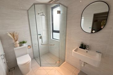 SPECIAL PRICE! NEW PHASE! Upper Unit Townvilla @ Semenyih