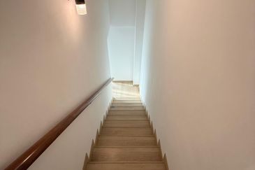 SPECIAL PRICE! NEW PHASE! Upper Unit Townvilla @ Semenyih