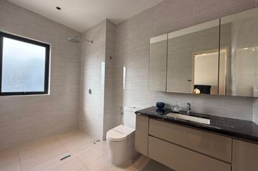 FREE SPA & LOAN LEGAL FEE! 4R4B! Fully Extended 2 Storey Terrace @ Semenyih